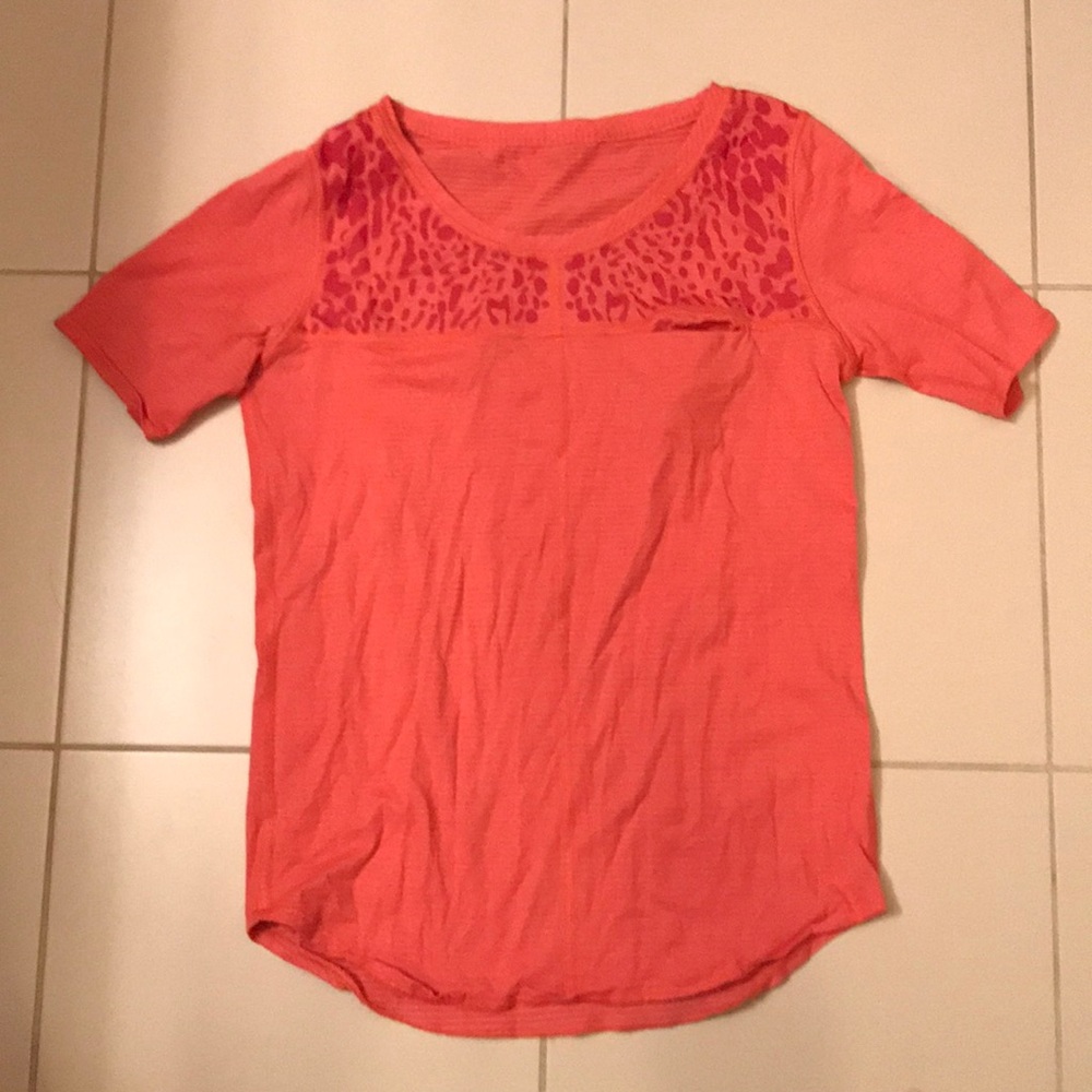 Lululemon runaway tee. Size 2